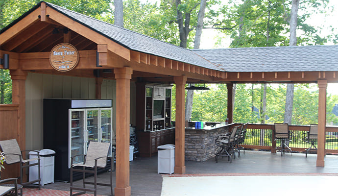 Rusty Putter bar setup and seating area